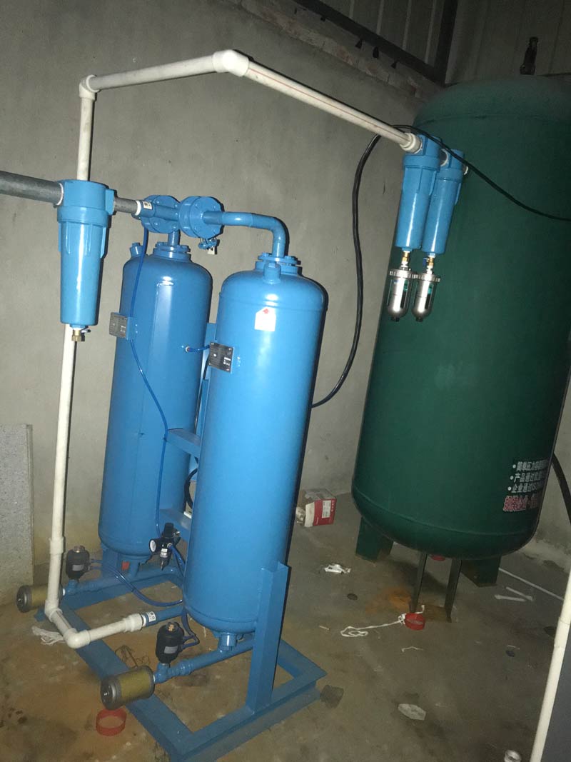 为什么在吸附干燥机进气口要装设过滤器？